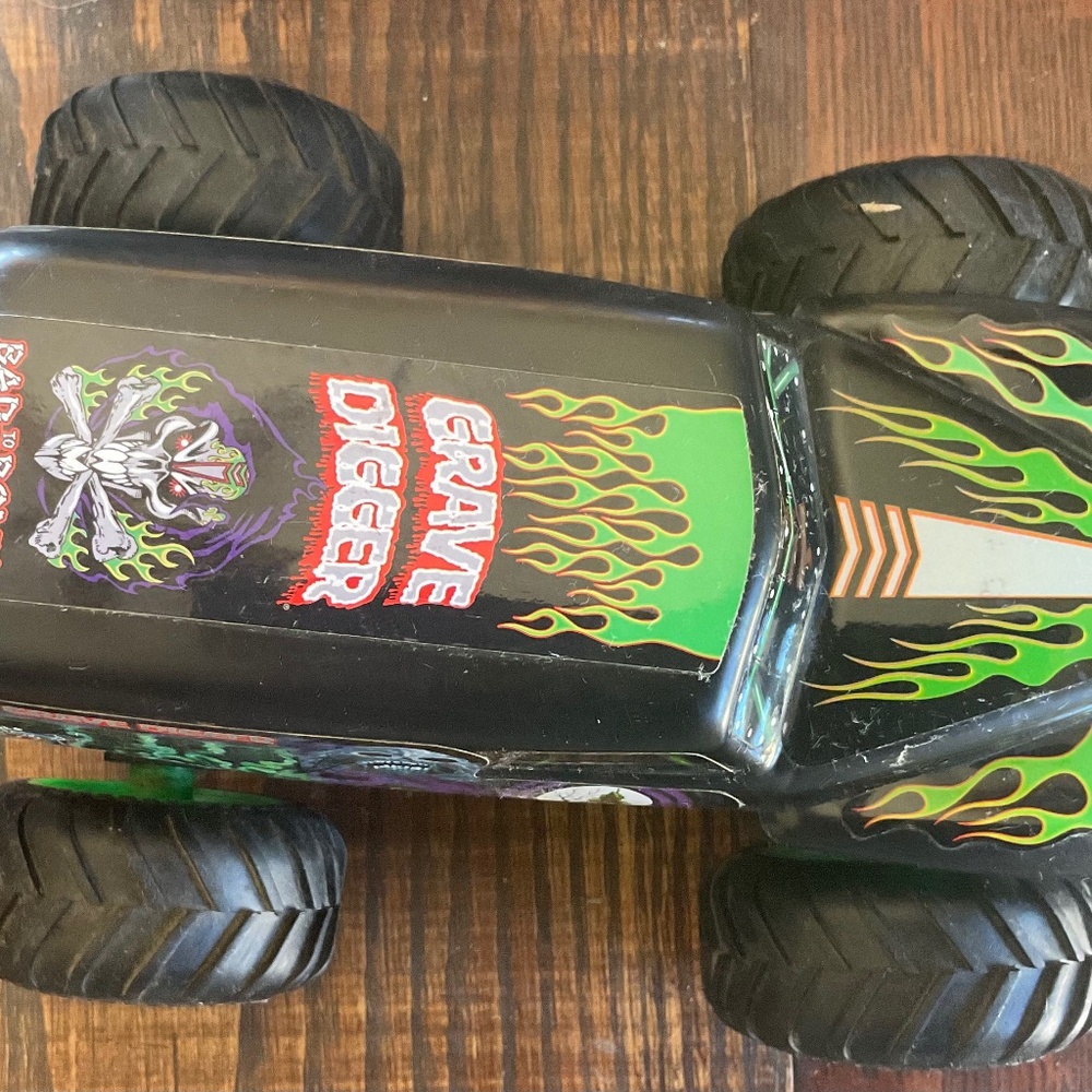 GRAVE DIGGER REMOTE CONTROL TOY TRUCK used sale - Picture 1 of 9